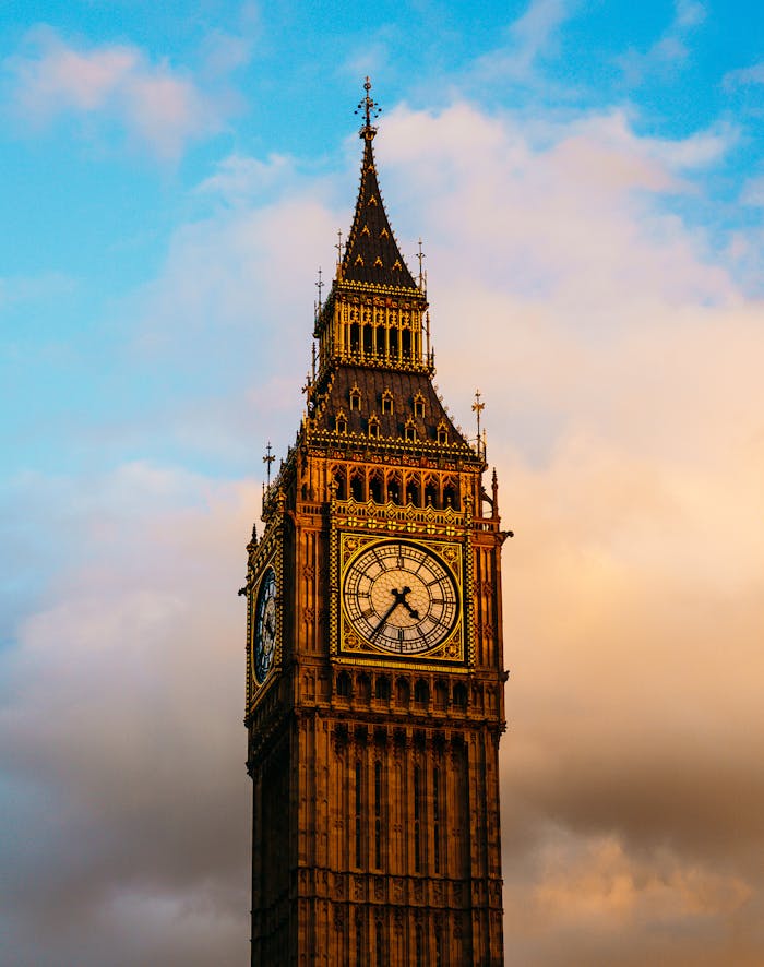 about-02 Big Ben in London with a stunning sky backdrop, showcasing iconic British architecture.